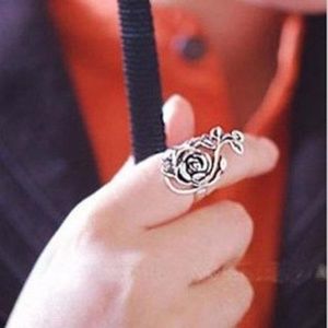 Hollow Rose Ring